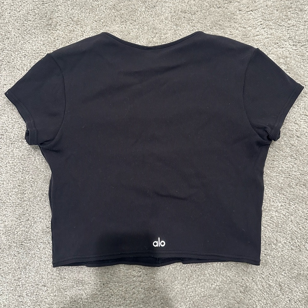 ALO Yoga Black Ribbed Short Sleeve Cropped Top - Picture 2 of 6